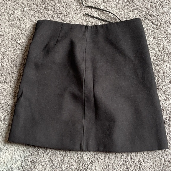 Black mini skirt with front tie - Picture 2 of 2
